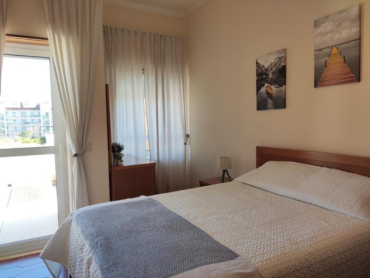 Apartment By The Beach! With Large Balcony! Sao Martinho do Porto Ngoại thất bức ảnh