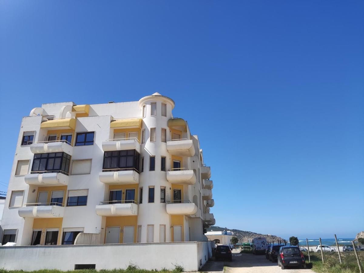 Apartment By The Beach! With Large Balcony! Sao Martinho do Porto Ngoại thất bức ảnh