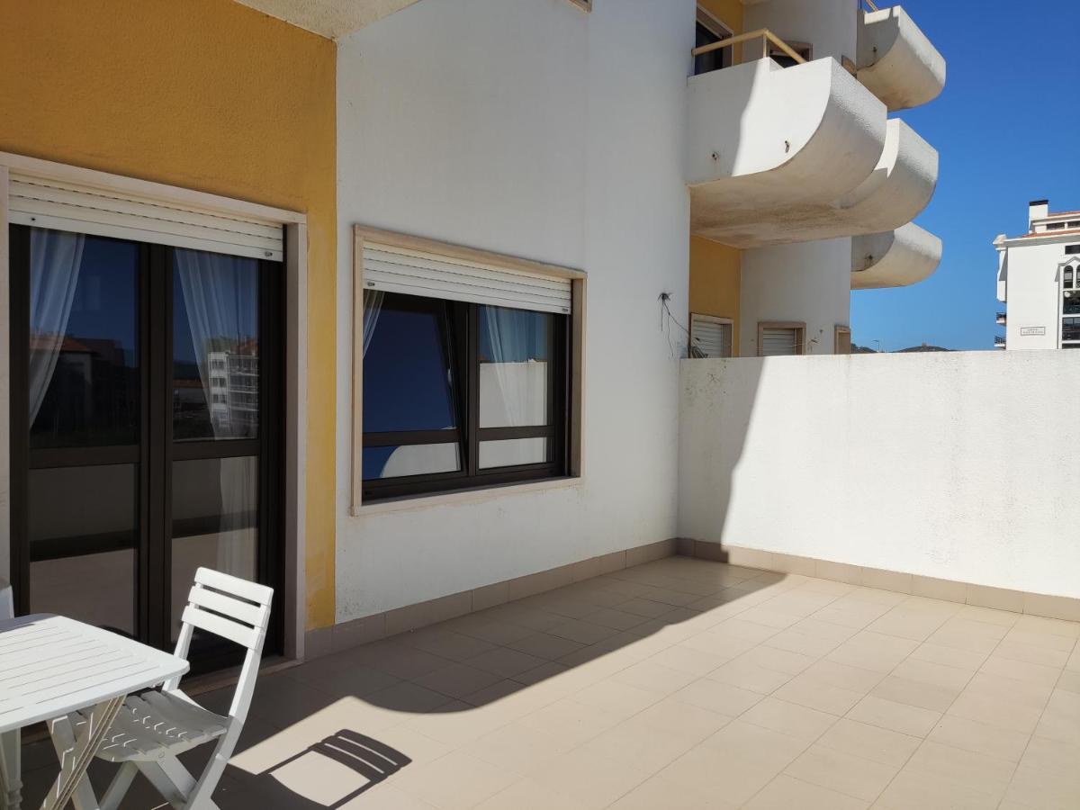 Apartment By The Beach! With Large Balcony! Sao Martinho do Porto Ngoại thất bức ảnh